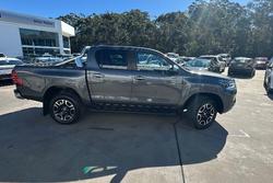2022 Toyota Hilux SR5