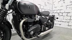 2026 Triumph Bonneville Bobber Bobber Black