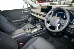 2025 Mitsubishi Outlander LS
