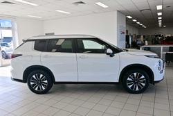 2025 Mitsubishi Outlander LS