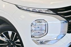 2025 Mitsubishi Outlander LS