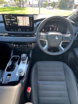 2026 Mitsubishi Outlander Black Edition ZM MY26 White Diamond