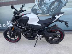 2025 CFMOTO 450 NK White
