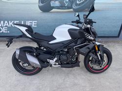 2025 CFMOTO 450 NK White