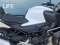 2025 CFMOTO 450 NK White