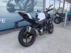 2025 CFMOTO 450 NK White