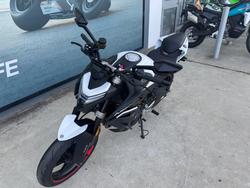 2025 CFMOTO 450 NK White