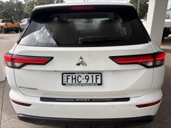 2024 Mitsubishi Outlander ES