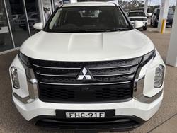 2024 Mitsubishi Outlander ES