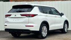 2023 Mitsubishi Outlander ES