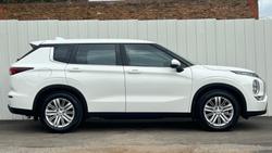 2023 Mitsubishi Outlander ES
