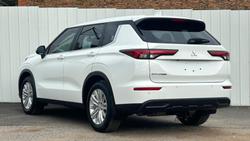 2023 Mitsubishi Outlander ES