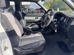 2009 Nissan Navara ST-R