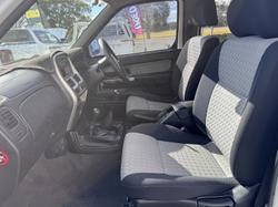 2009 Nissan Navara ST-R