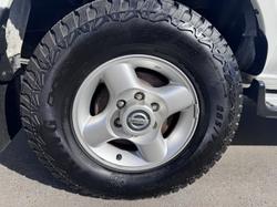 2009 Nissan Navara ST-R