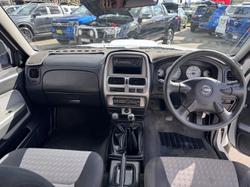 2009 Nissan Navara ST-R