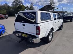2009 Nissan Navara ST-R