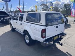 2009 Nissan Navara ST-R