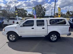 2009 Nissan Navara ST-R