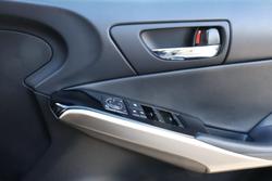2016 Lexus IS 300h Luxury