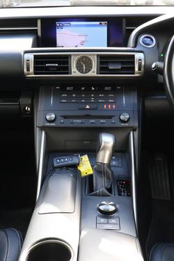 2016 Lexus IS 300h Luxury