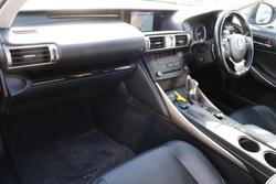 2016 Lexus IS 300h Luxury