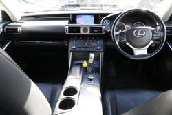 2016 Lexus IS 300h Luxury