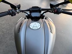2019 DUCATI DIAVEL 1260 (SANDSTONE GREY) Grey