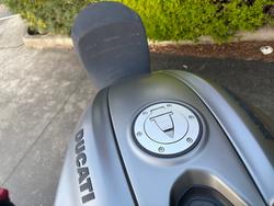 2019 DUCATI DIAVEL 1260 (SANDSTONE GREY) Grey