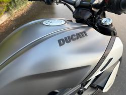 2019 DUCATI DIAVEL 1260 (SANDSTONE GREY) Grey