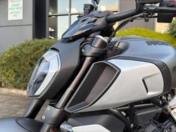 2019 DUCATI DIAVEL 1260 (SANDSTONE GREY) Grey