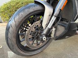 2019 DUCATI DIAVEL 1260 (SANDSTONE GREY) Grey