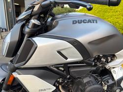 2019 DUCATI DIAVEL 1260 (SANDSTONE GREY) Grey