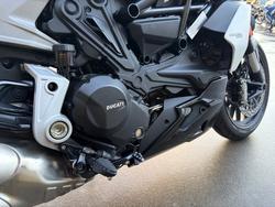 2019 DUCATI DIAVEL 1260 (SANDSTONE GREY) Grey