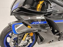 2025 YAMAHA YZF-R1 M Black