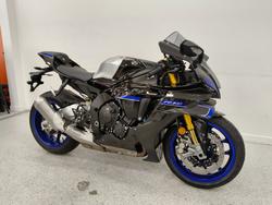 2025 YAMAHA YZF-R1 M Black