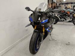 2025 YAMAHA YZF-R1 M Black