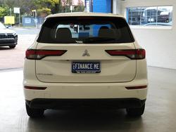 2024 Mitsubishi Outlander ES