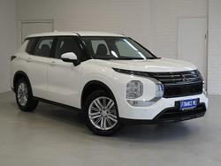 2024 Mitsubishi Outlander ES