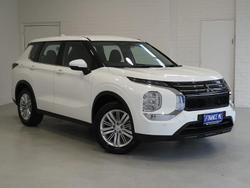 2024 Mitsubishi Outlander ES