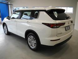2024 Mitsubishi Outlander ES
