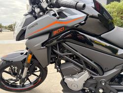 2022 CFMOTO 300 NK ABS