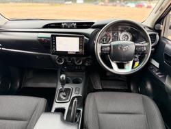 2022 Toyota Hilux SR
