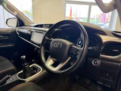 2020 Toyota Hilux SR5
