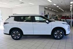 2025 Mitsubishi Outlander LS