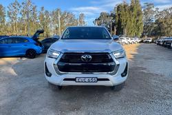 2022 Toyota Hilux SR5