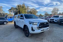 2022 Toyota Hilux SR5