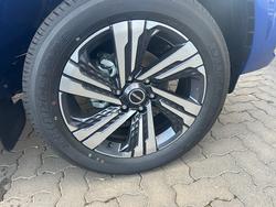 2025 Isuzu
MU-X LS-T