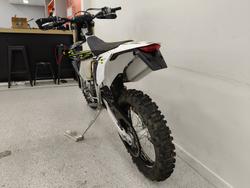 2026 Triumph TF 450-E BLACK/WHIT