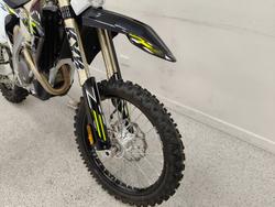 2026 Triumph TF 450-E BLACK/WHIT
